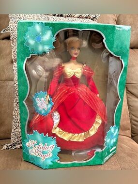 Holiday Magic Limited Special Edition Collection Year 1999 Christmas Barbie Doll